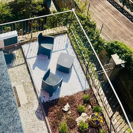 Cozy Nest,best View And Private Garden Apartment